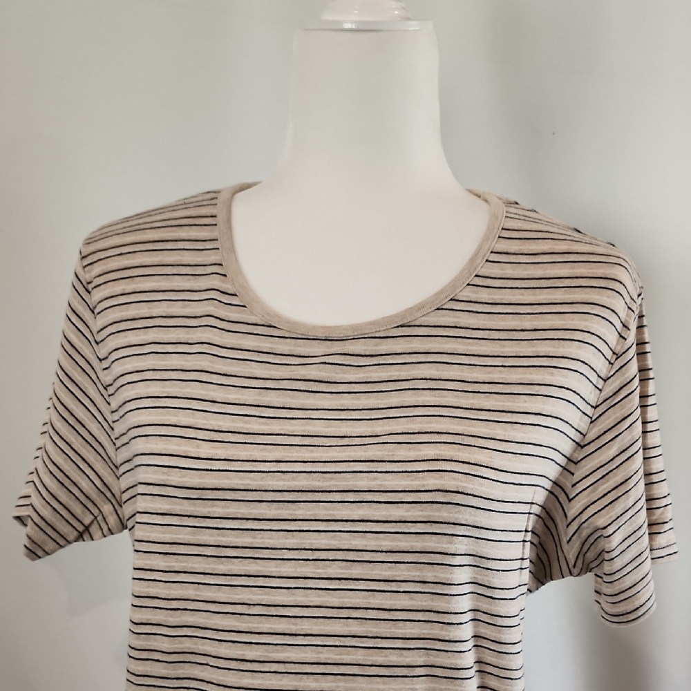 Casual Corner Cream and Black Short Sleeve Tee